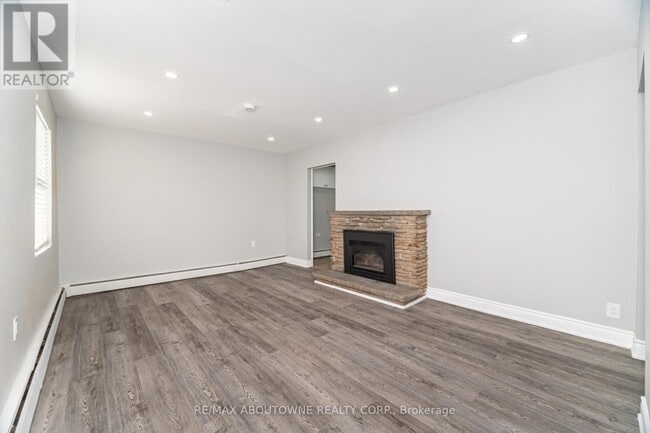 Building Photo - 2077 Leighland Rd
