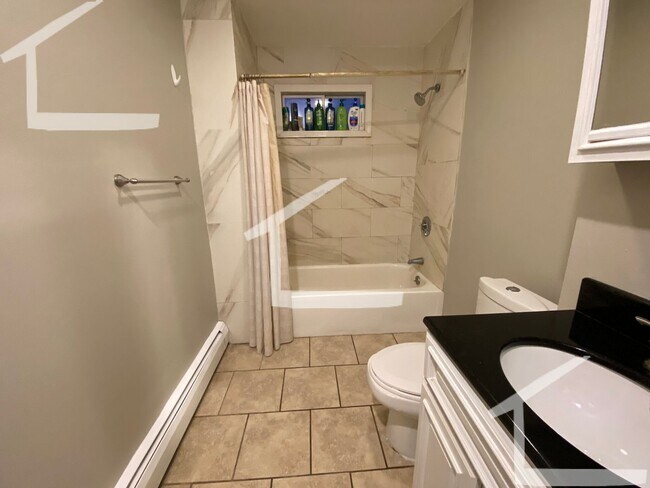 Foto del edificio - Nicely renovated 3 bed near the Green and ...