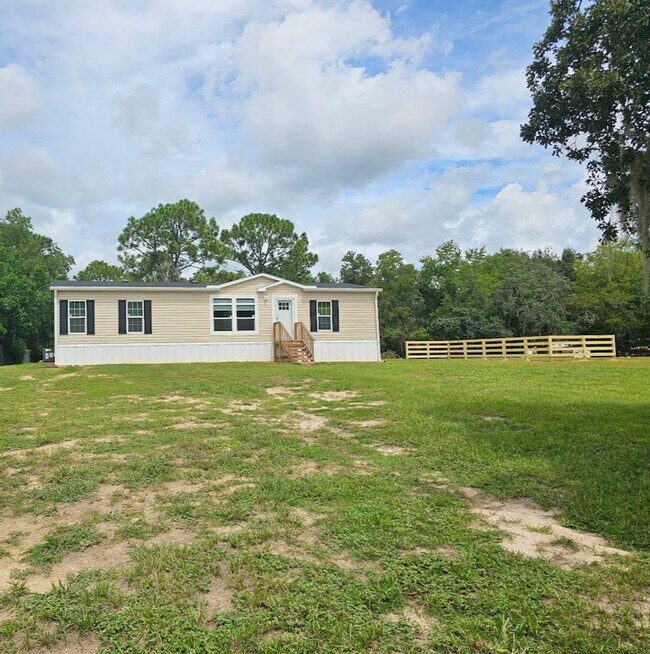 Foto del edificio - Welcome Home! Spacious 3-Bed, 2-Bath Split...