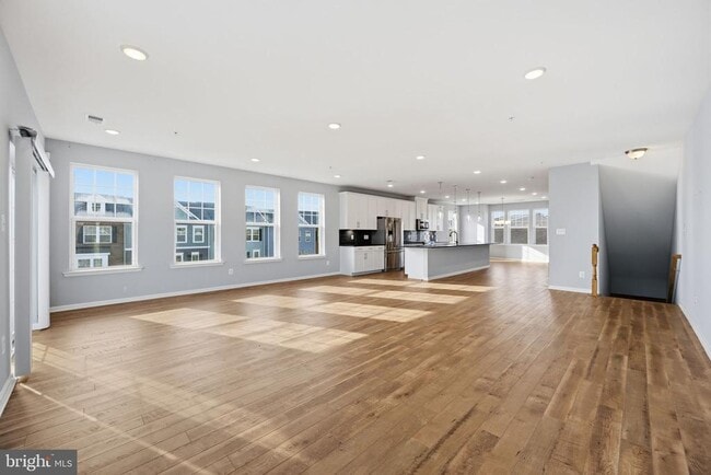 Building Photo - 9701 Tealbriar Dr