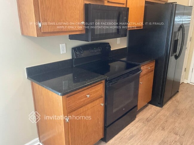 Foto del edificio - 3933 Edgebrook Dr