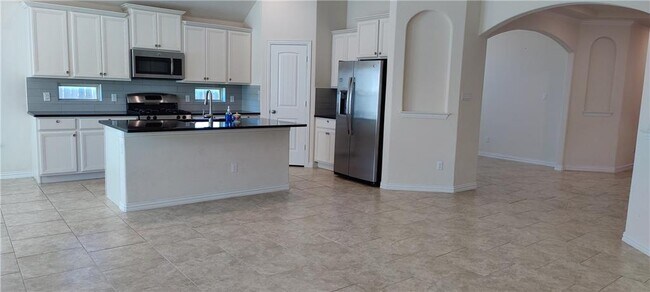 Building Photo - 100 Star Jasmine Cove