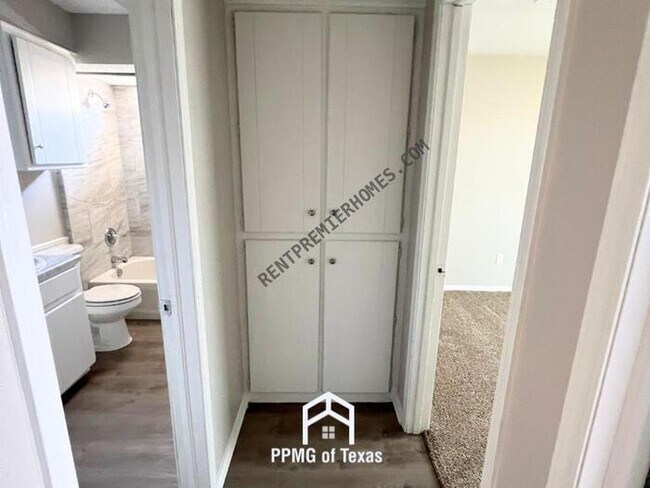 Foto del edificio - 1812 Mark Trail