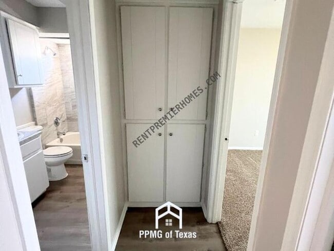 Photo - 1812 Mark Trail House