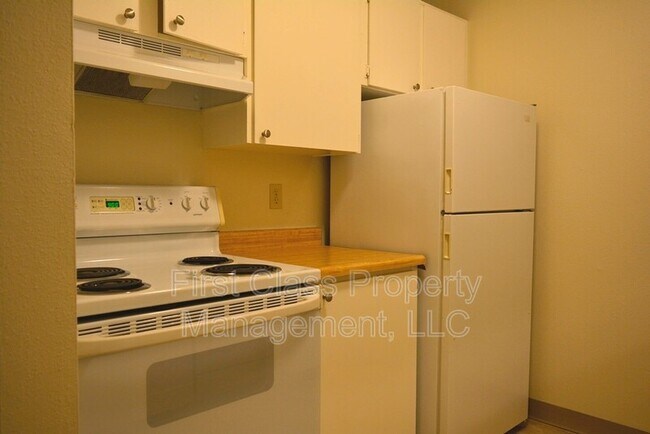 Building Photo - 3648 SW Beaverton Hillsdale Hwy
