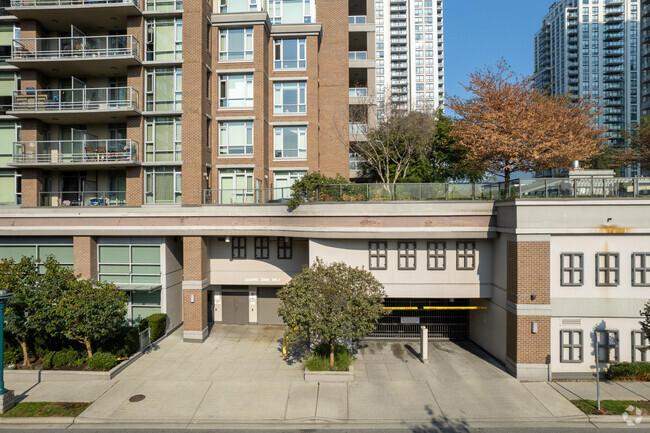 Building Photo - M1: METROPOLITAN RESIDENCES