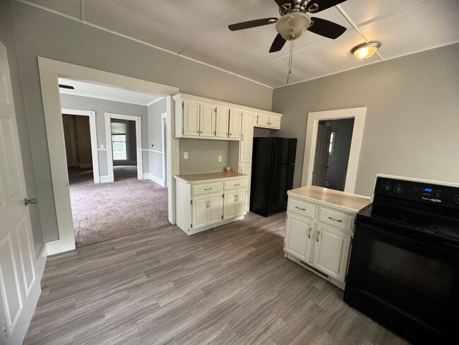 Building Photo - 4 bedroom, 2 bath house in Davenport