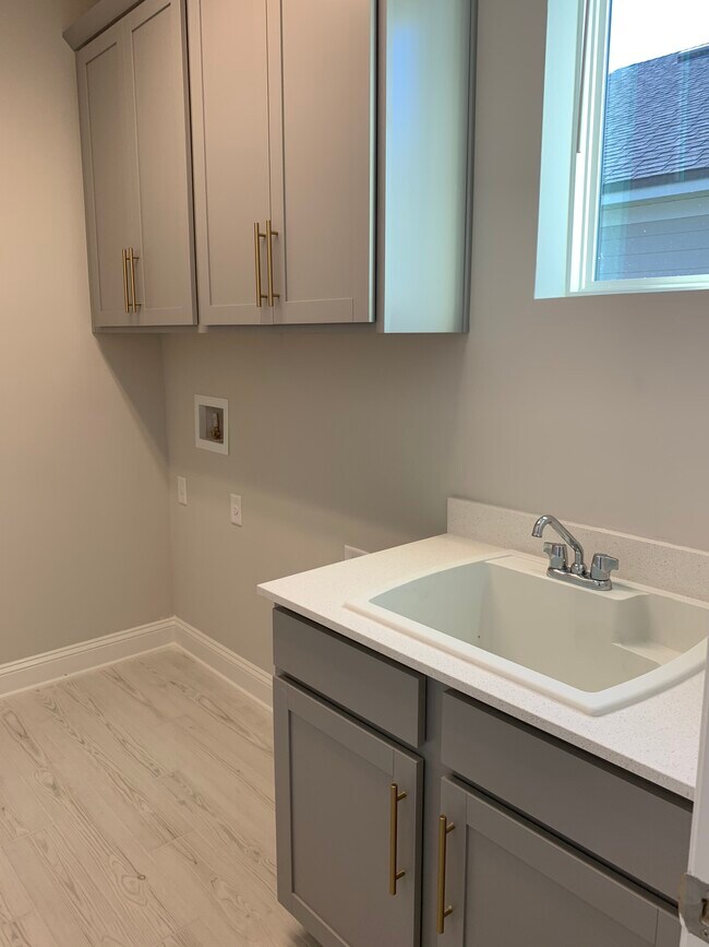 Building Photo - 42 Verdure St