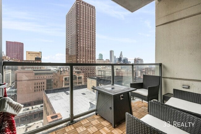 Foto del edificio - 235 W Van Buren St