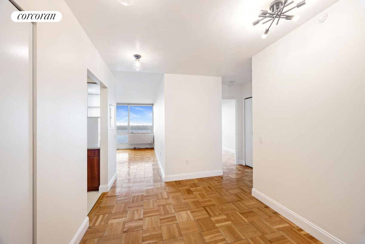 Foto principal - 217 E 96th St