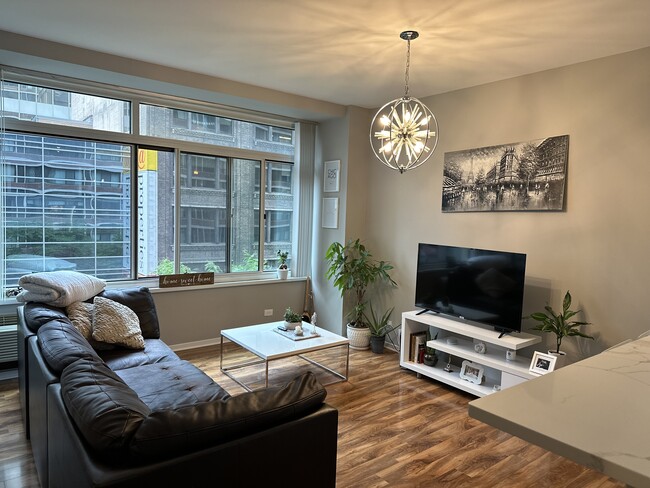 Photo - 211 E Ohio St Apartment