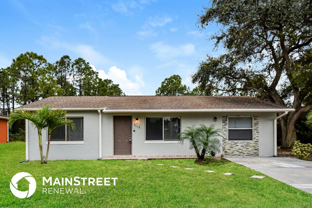 Foto principal - 5119 5th St W