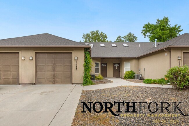 Foto del edificio - Charming 3-Bedroom Townhome in Prime Nampa...