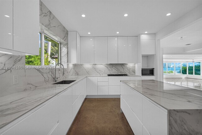 Building Photo - 205 N Hibiscus Dr
