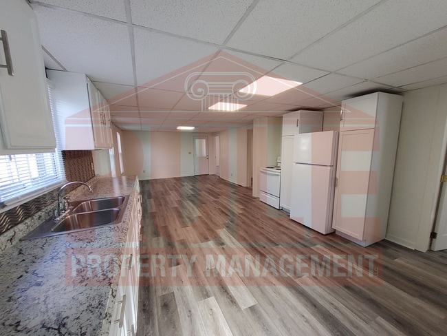 Building Photo - 317 Chute St