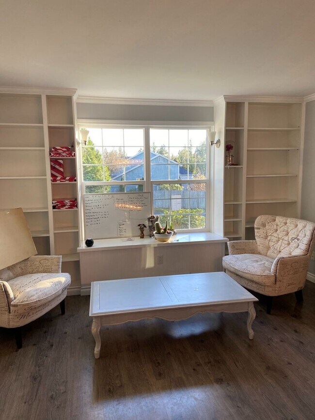 Foto del edificio - Nice and bright  4 bedroom home in desirable Poulsbo location