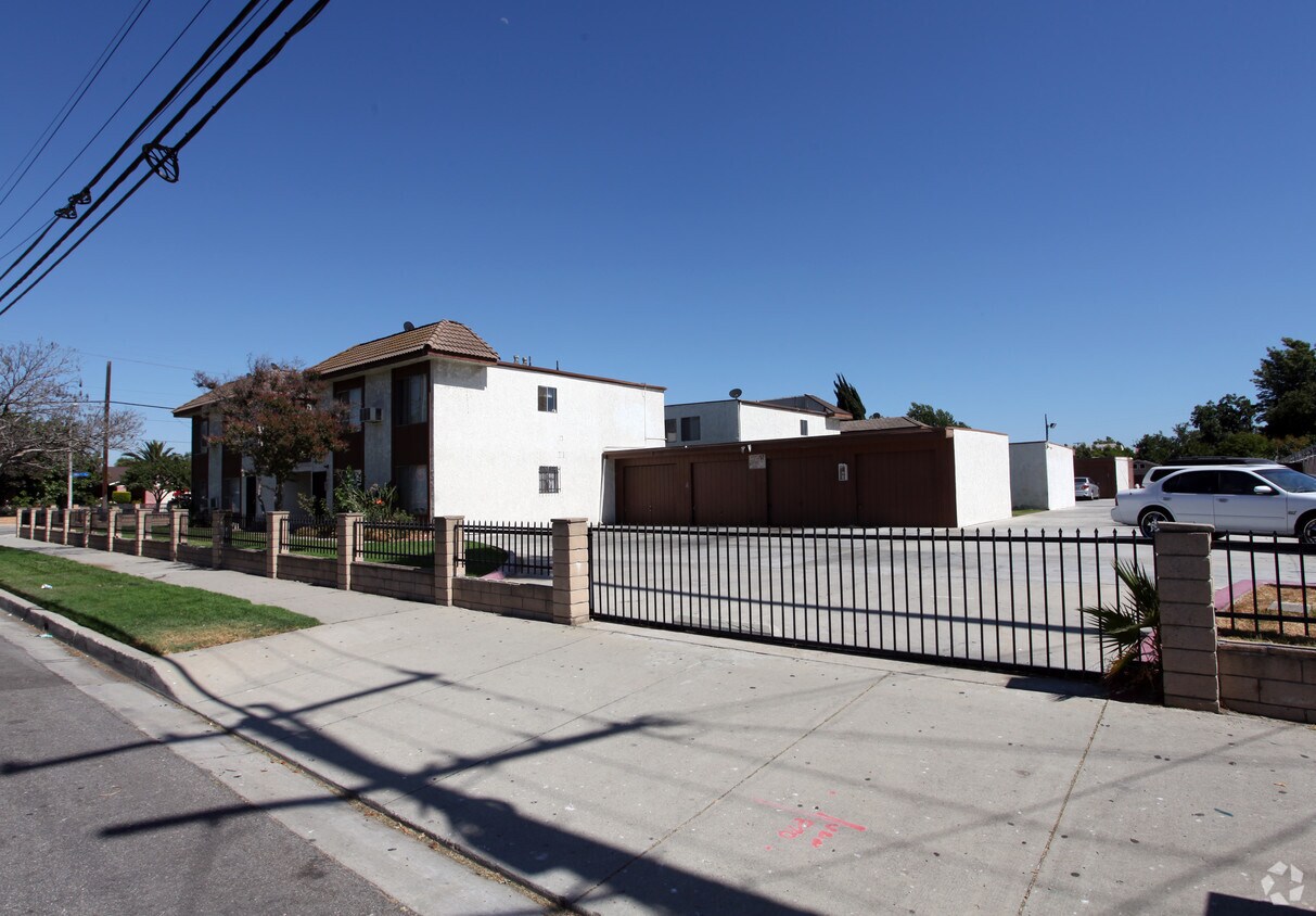 Building Photo - 651-687 N Weber St