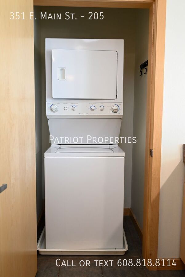 Foto del edificio - 351 E Main St