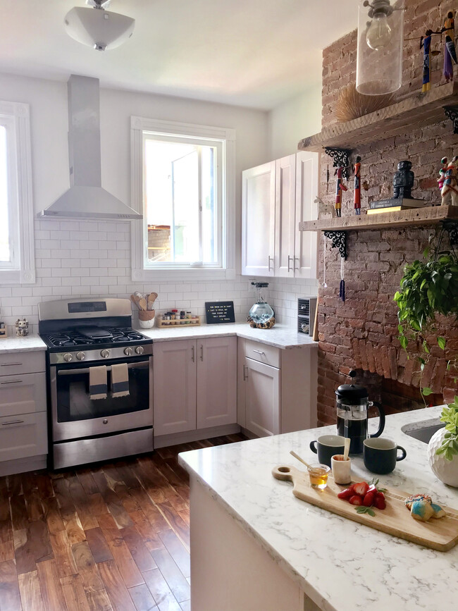Kitchen - 21 Orient Avenue