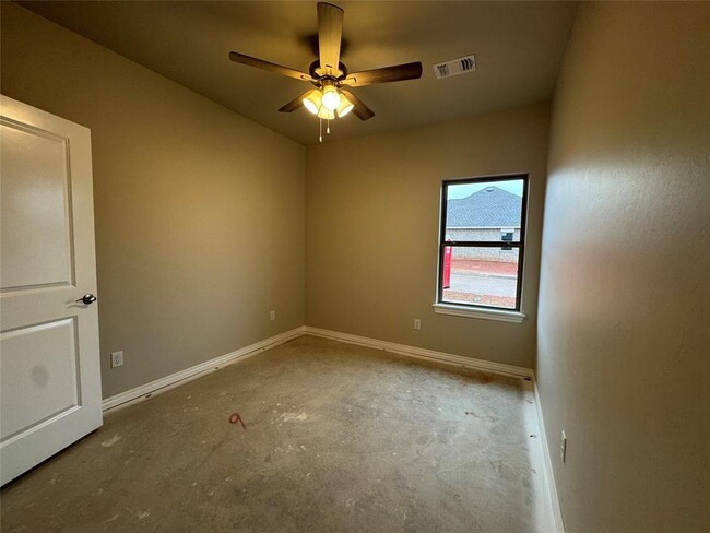 Building Photo - 6800 Labelle Dr