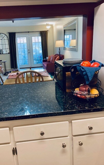 Pass-through KItchen - 1401 Lake Ave