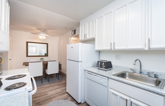 Building Photo - The Sandpiper Apartments