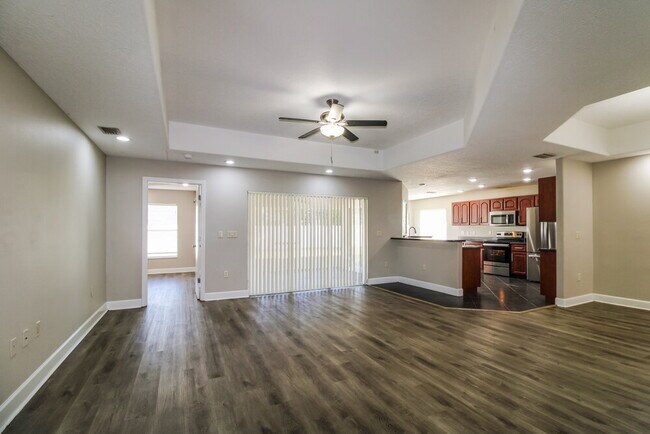 Foto del edificio - 8343 Natoma St