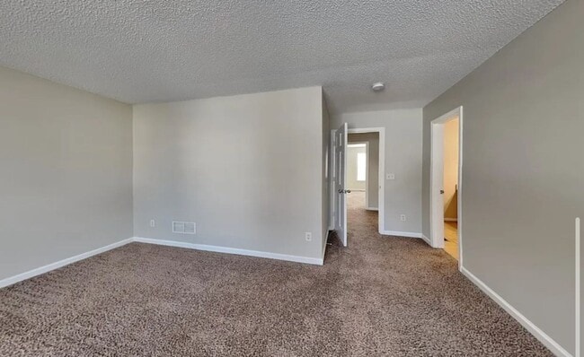 Building Photo - 3786 Longview Dr