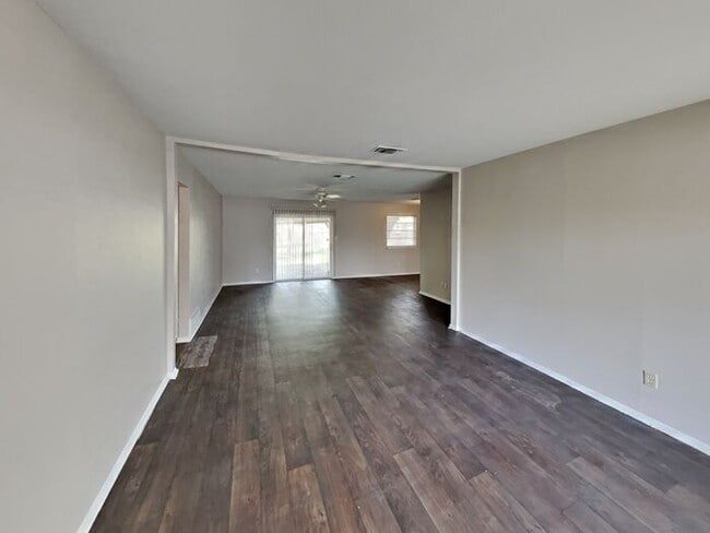 Building Photo - No Application Fees* $500 off 1st months r...