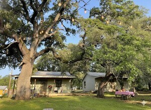 Building Photo - 601 Live Oak St