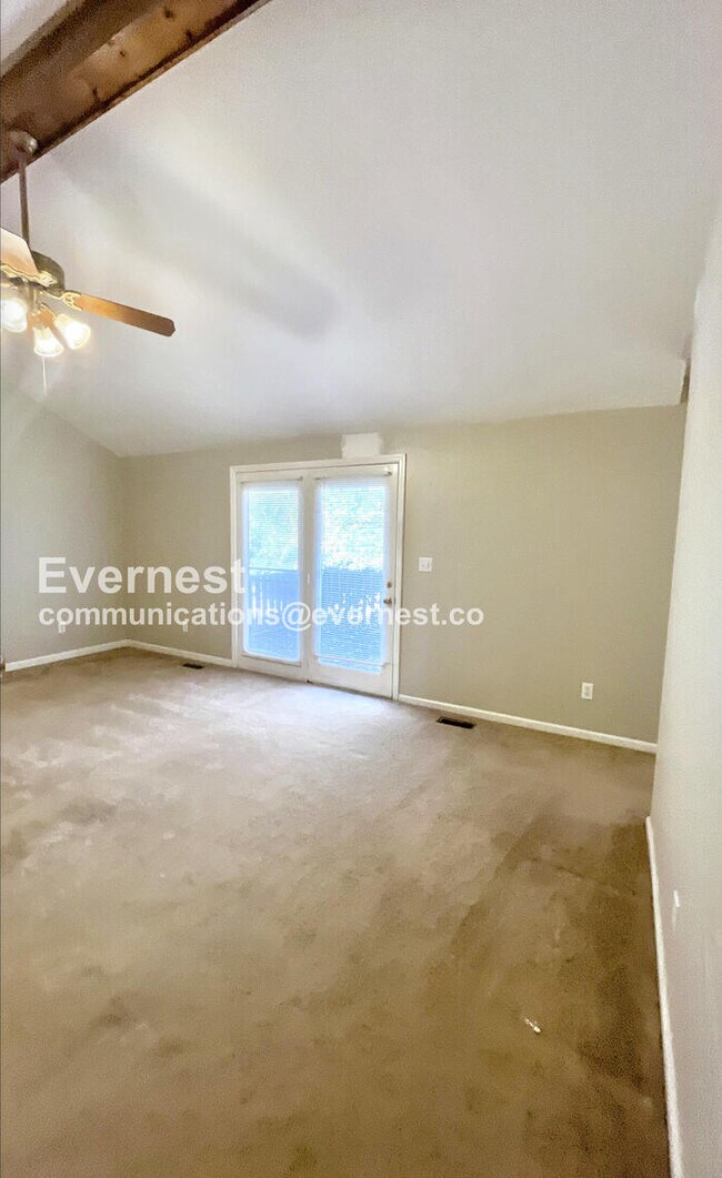 Foto del edificio - 4911 Hunter Village Dr