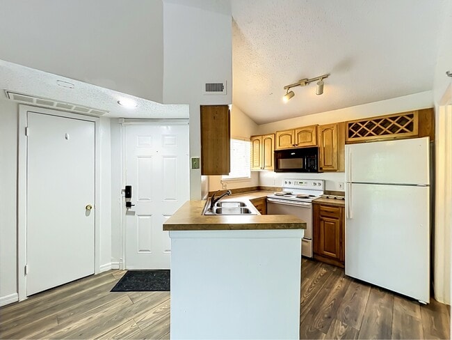 Photo - 1940 Lake Atriums Cir Townhome