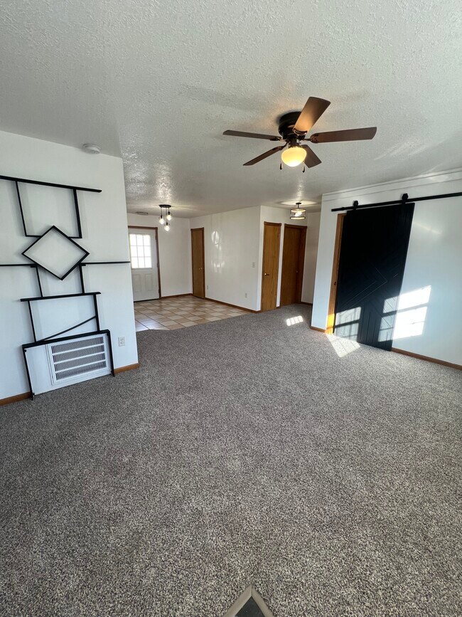 Foto del edificio - 109 W Pleasant St