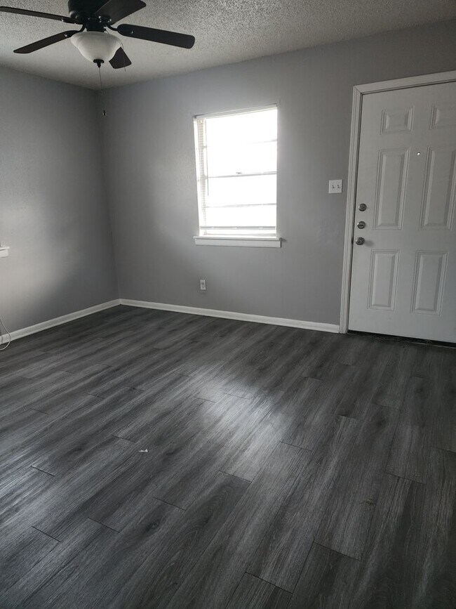 Foto del edificio - 403 Robertson Ave