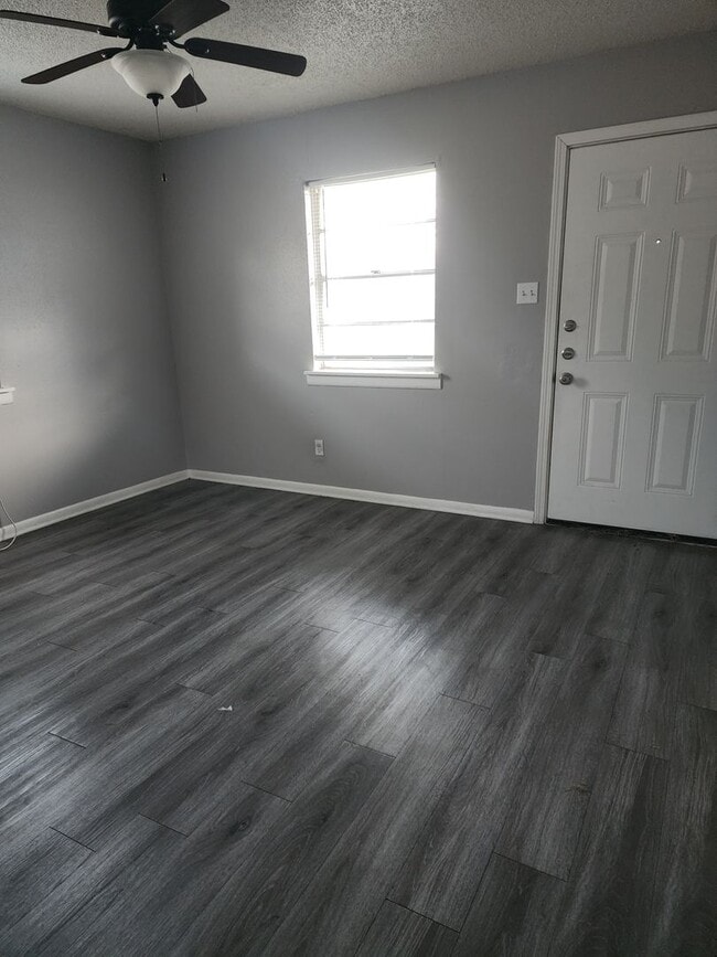 Building Photo - 403 Robertson Ave