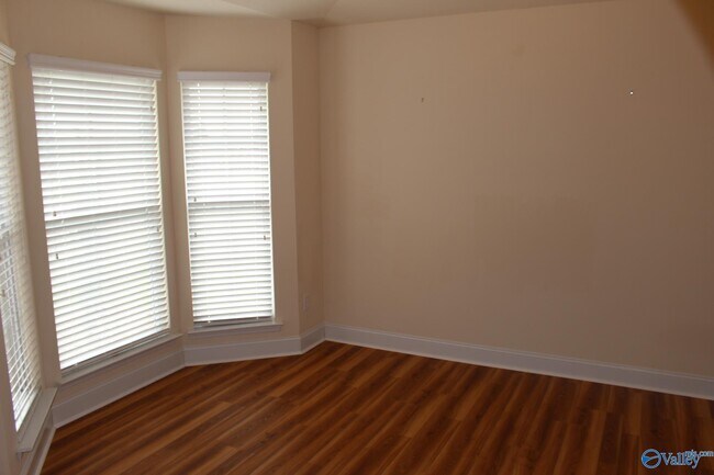 Building Photo - 103 Glen View Dr
