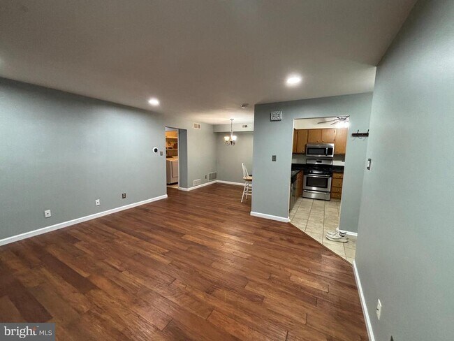 Foto del edificio - 903A Sedgefield Dr