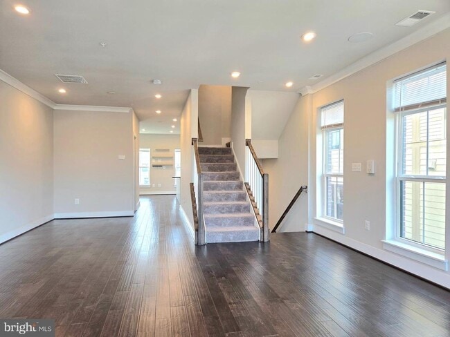 Building Photo - 820 Fern Pl NW