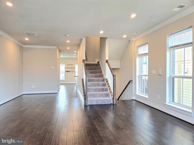 Foto del edificio - 820 Fern Pl NW