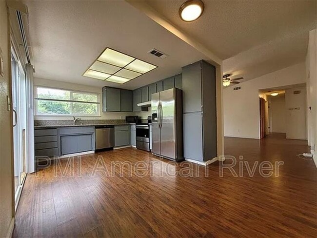 Building Photo - Adorable 3 Bed 2 Bath Home