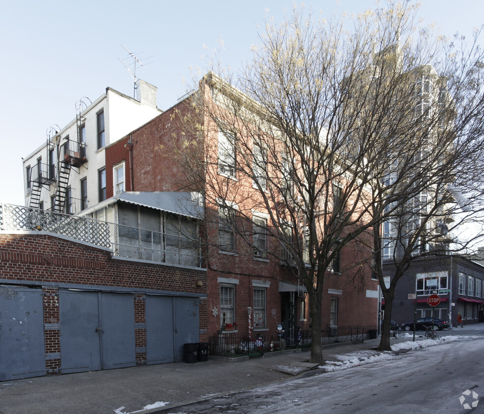 Building Photo - 161 Franklin St