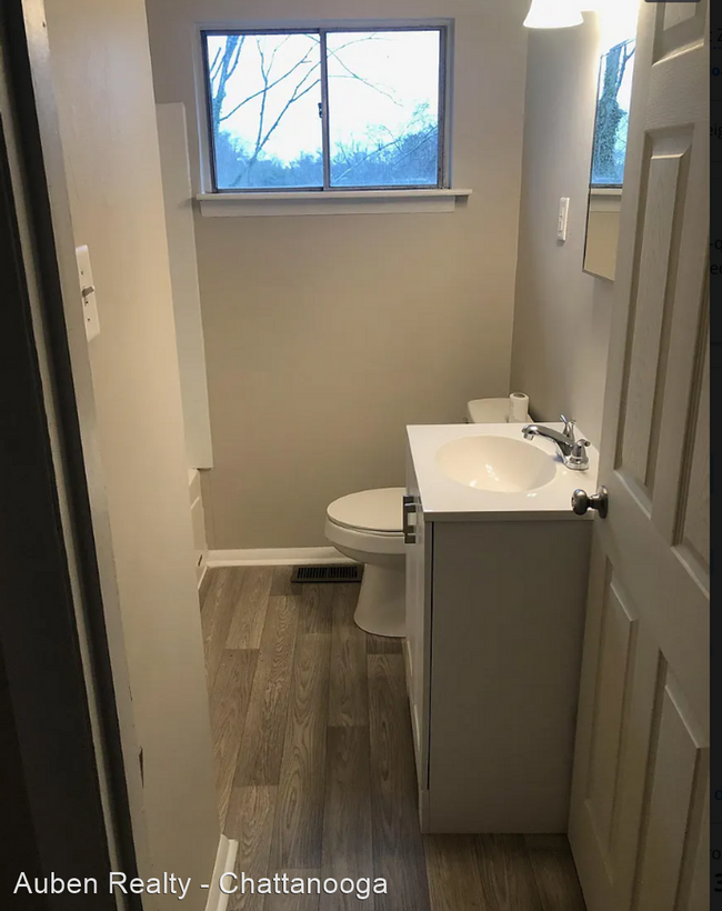 Building Photo - 3 br, 1.5 bath House - 1610 Carousel Road