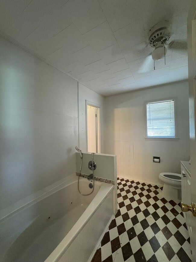 Building Photo - 3 Bed 1 Bath House