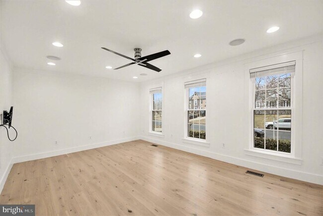 Foto del edificio - 24 Lipscomb Ct