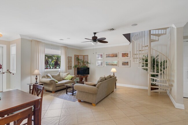 Building Photo - 907 Live Oak Rd