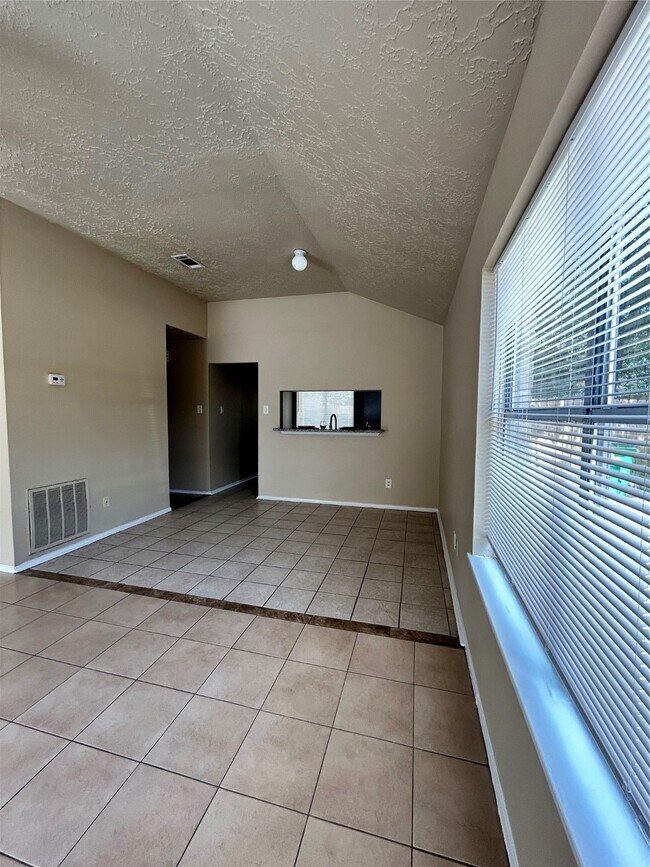 Foto del edificio - 2443 Autumn Springs Ln