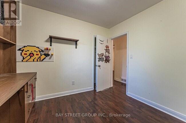 Building Photo - 394 Centre St E