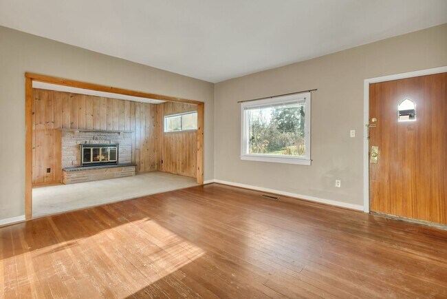 Building Photo - Charming 2-Bedroom Home in Steilacoom