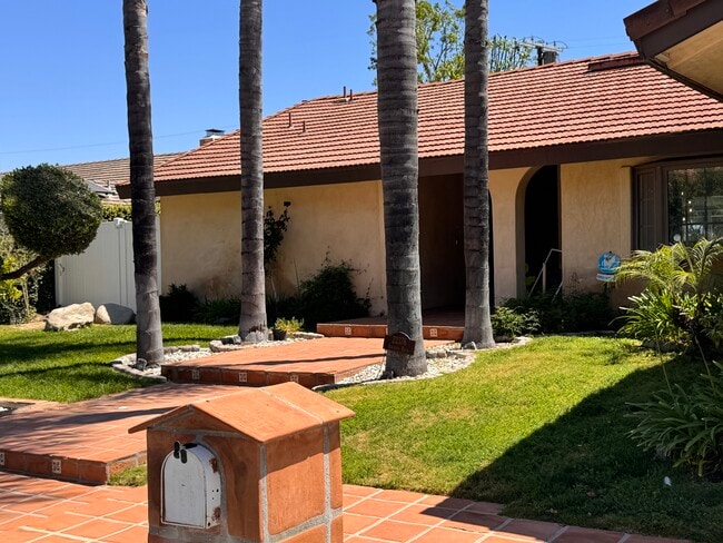 Building Photo - 22376 Algunas Rd