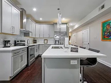 Foto del edificio - 1300 St Bernard Ave